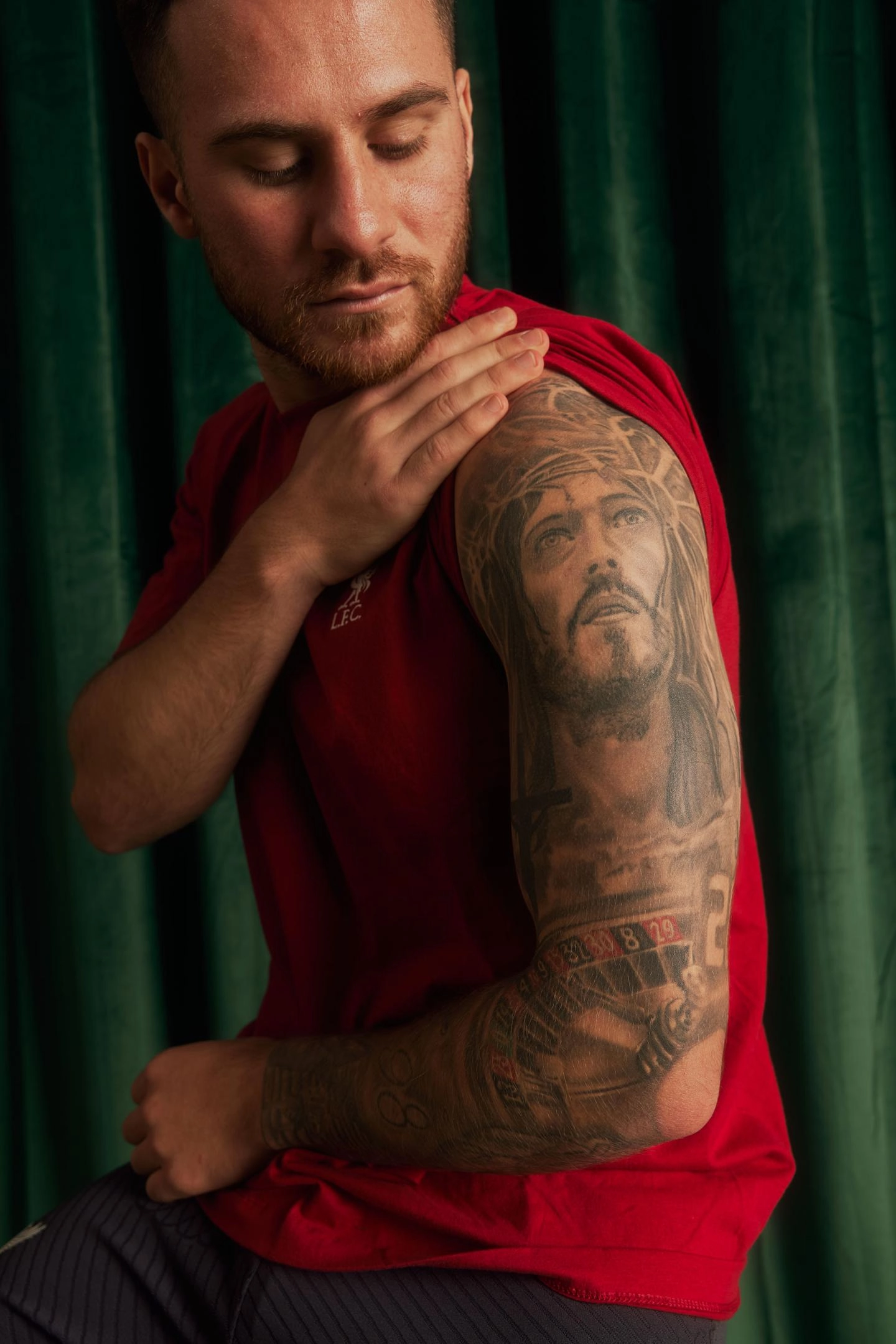 Alexis Mac Allister family names tattooed on his arm