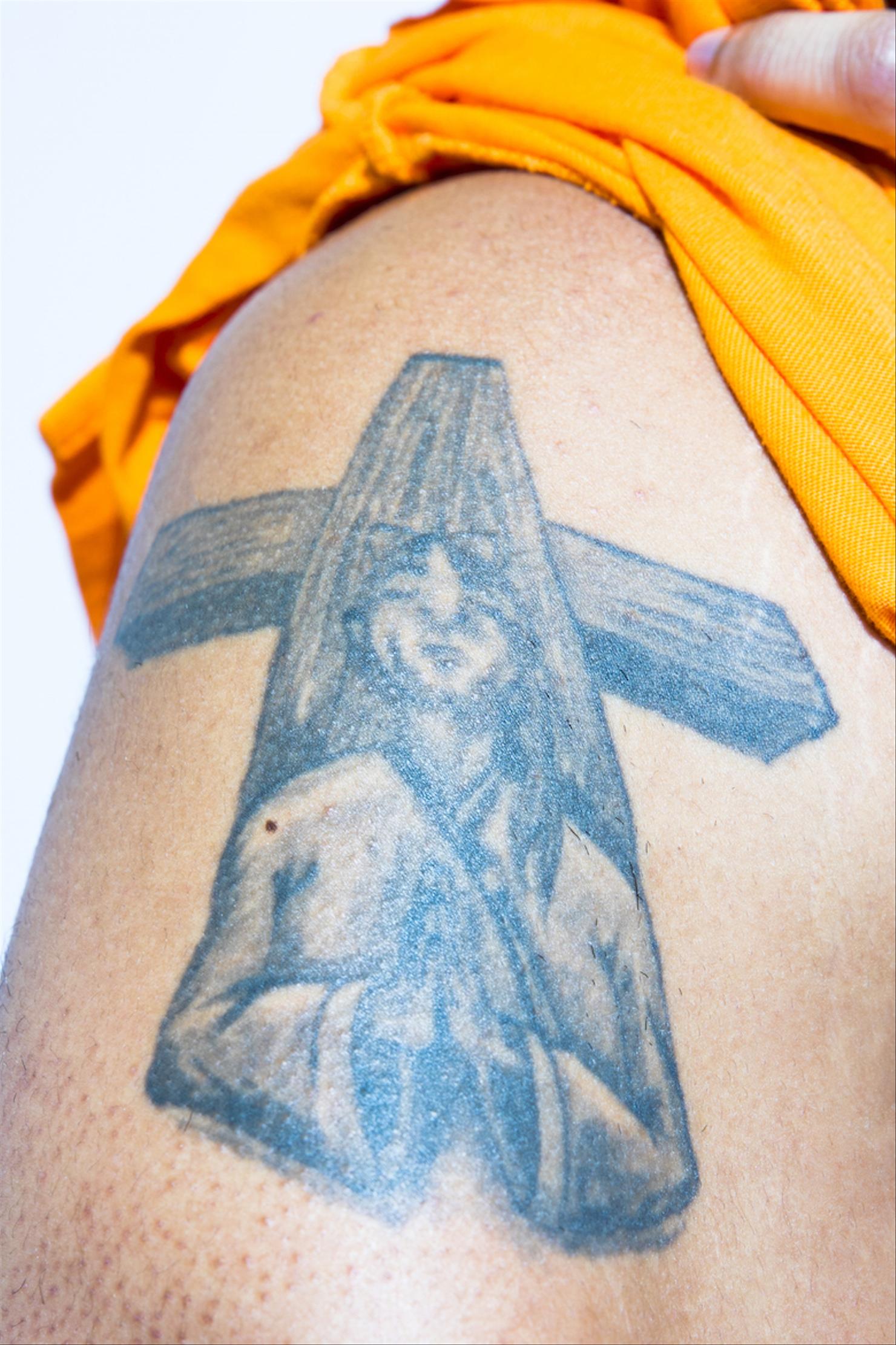 Anderson Paak praying woman and cross arm tattoo