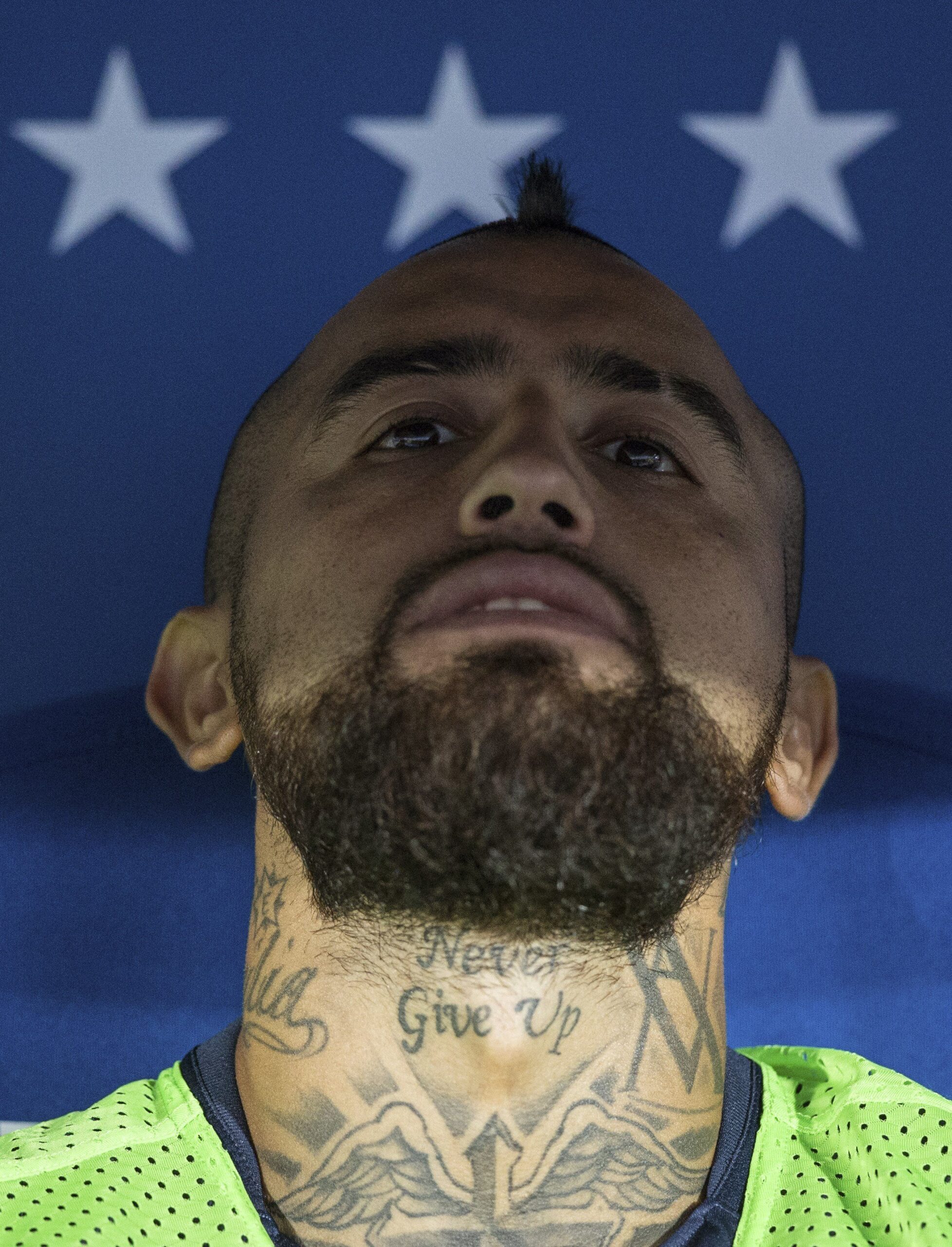Arturo Vidal Never Give Up neck tattoo
