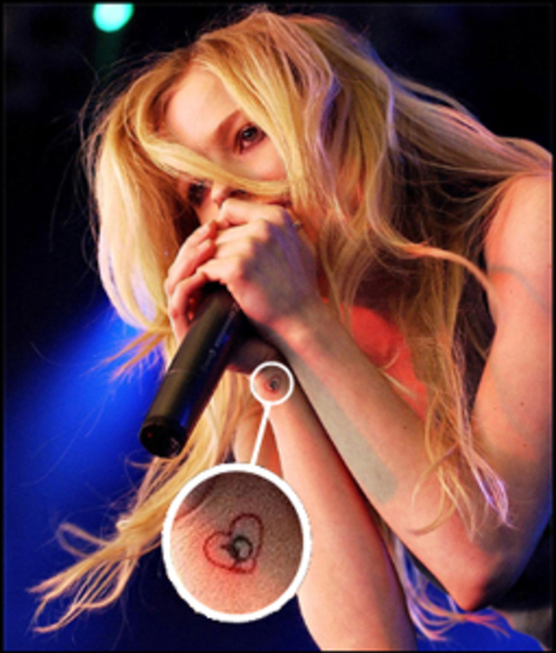 Avril Lavigne heart and lock tattoo