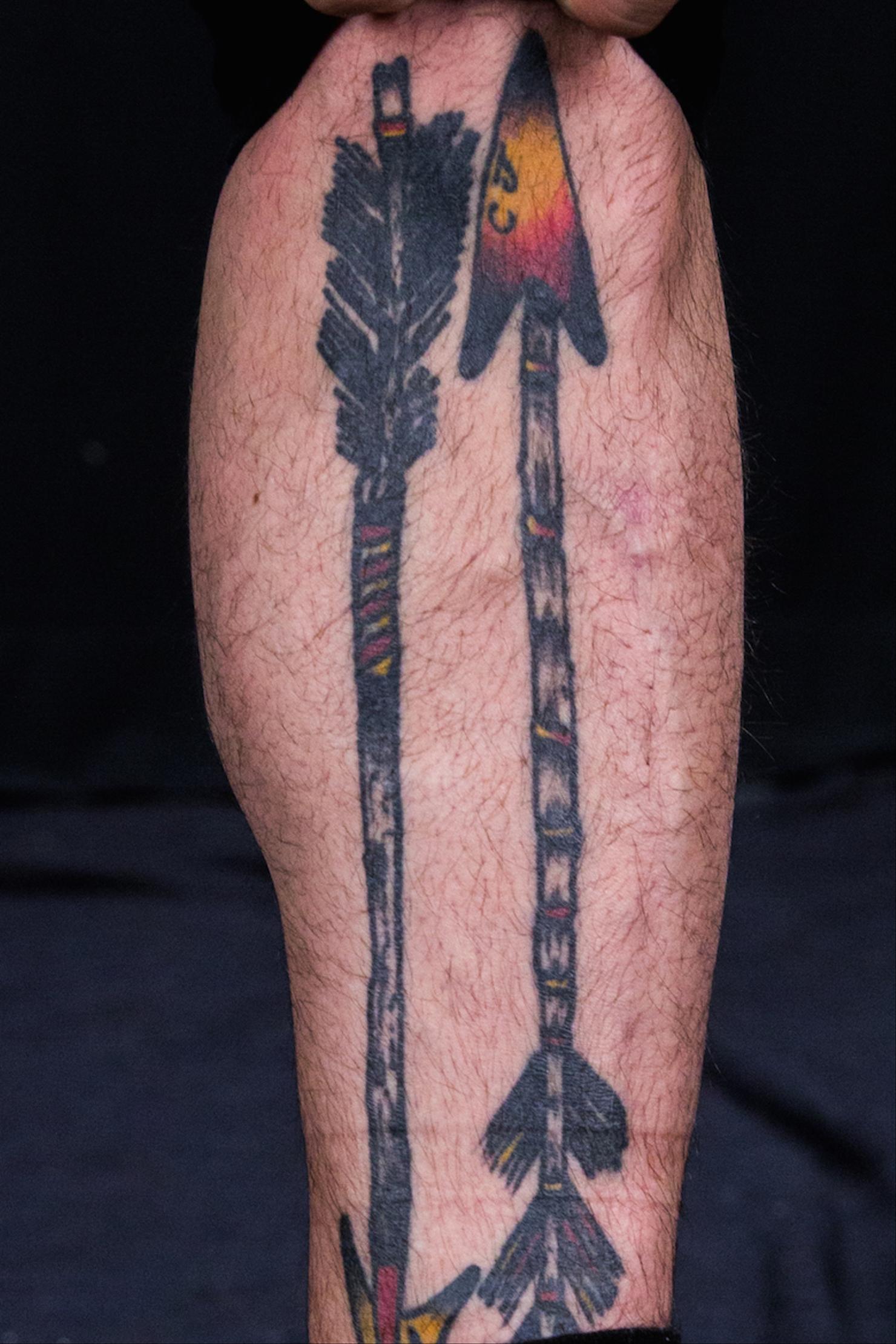 Chris Carrabba Twin Forks arrow leg tattoos