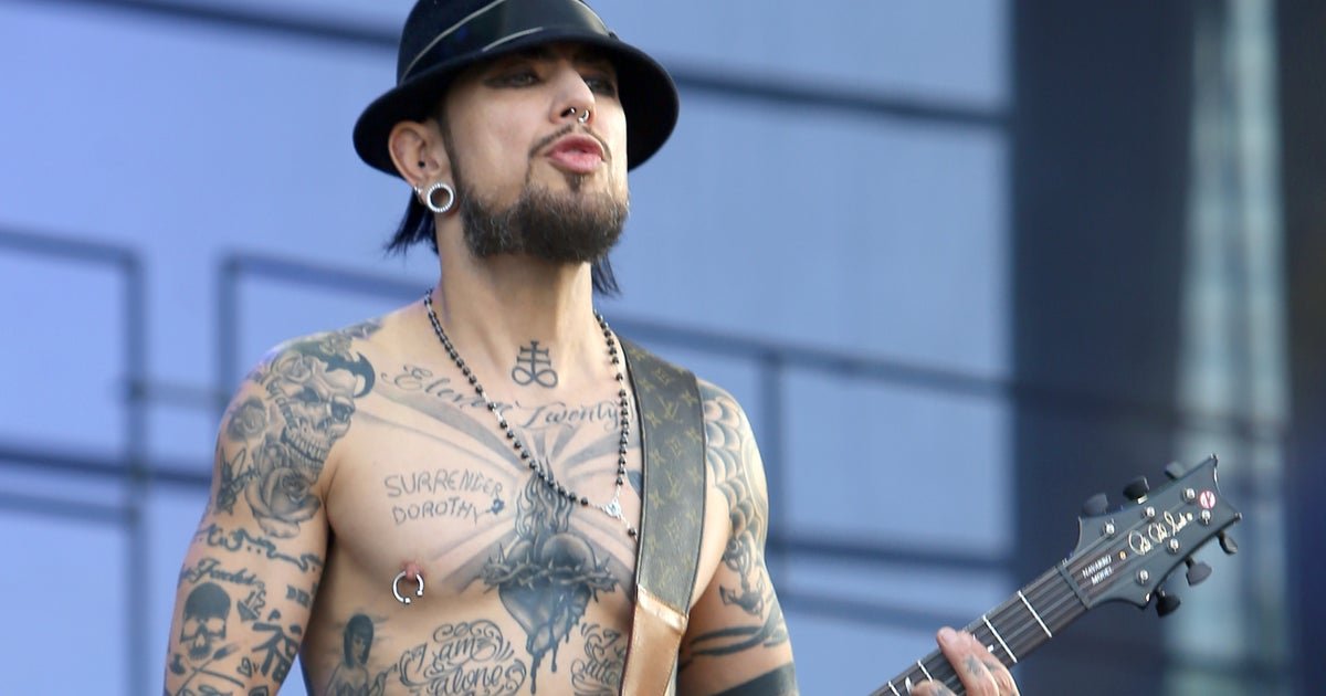 Dave Navarro showing Surrender Dorothy chest lettering