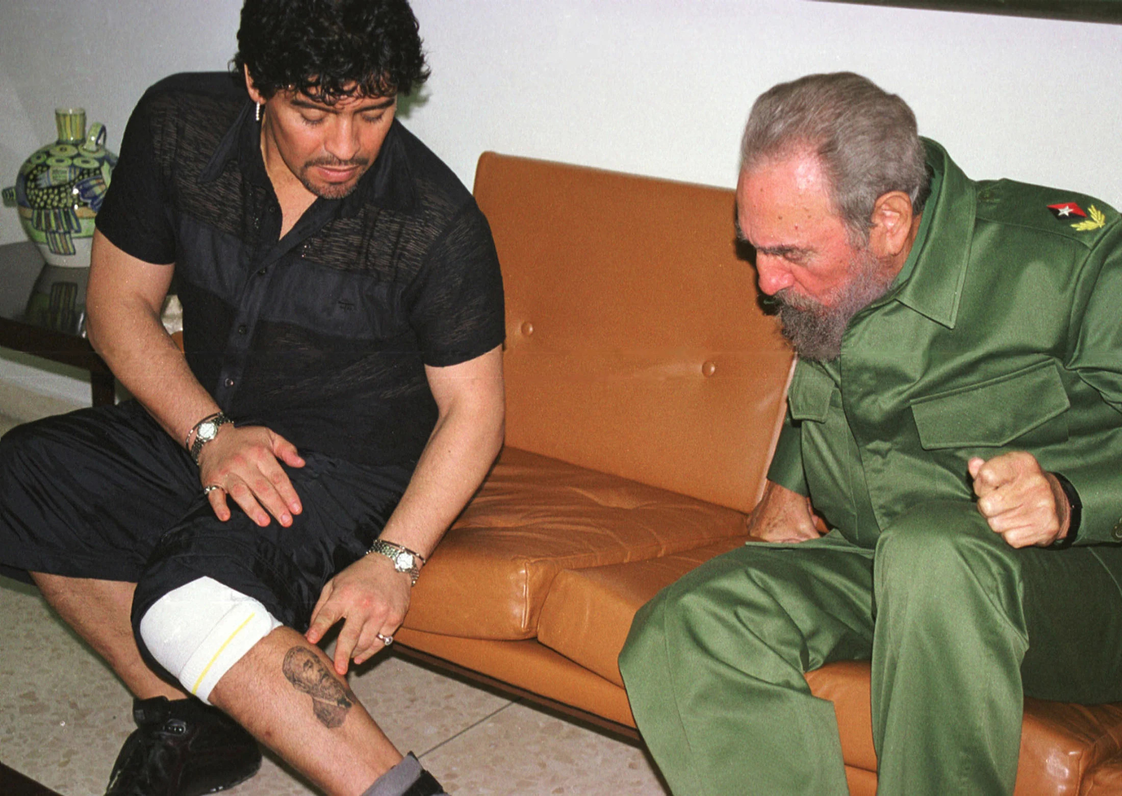 Diego Maradona showing the Fidel Castro portrait tattoo on his left calf