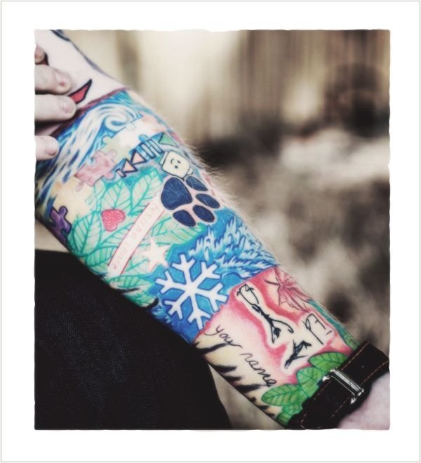 Ed Sheeran showing the first paw print tattoo