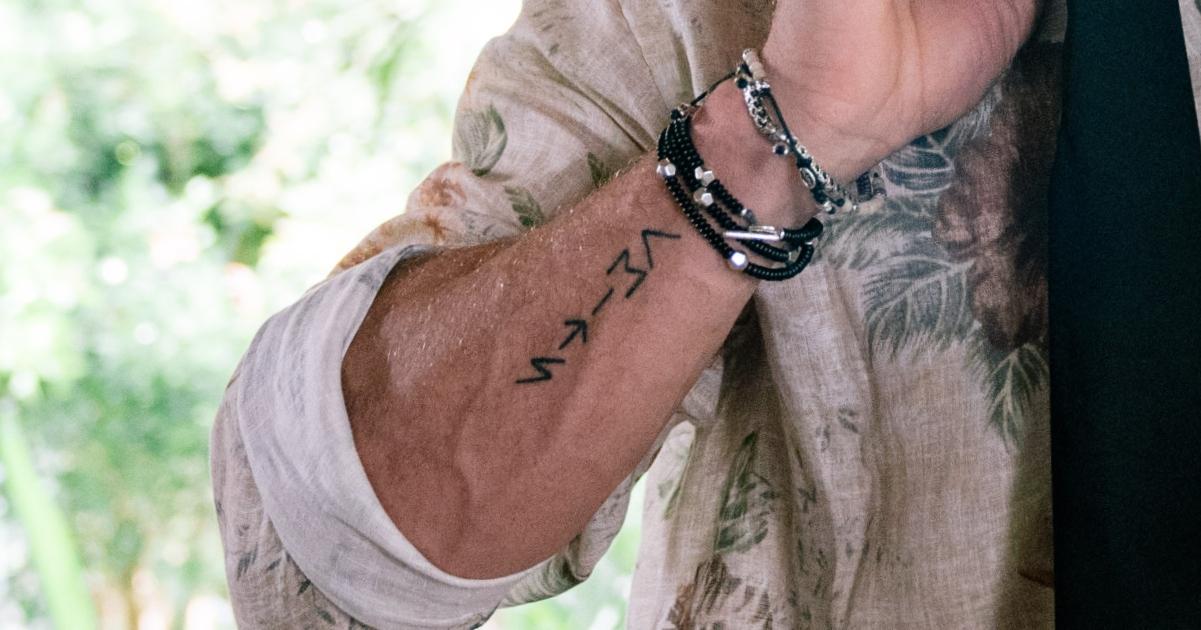 Chris Hemsworth’s C E I T S family-initial tattoo on his forearm