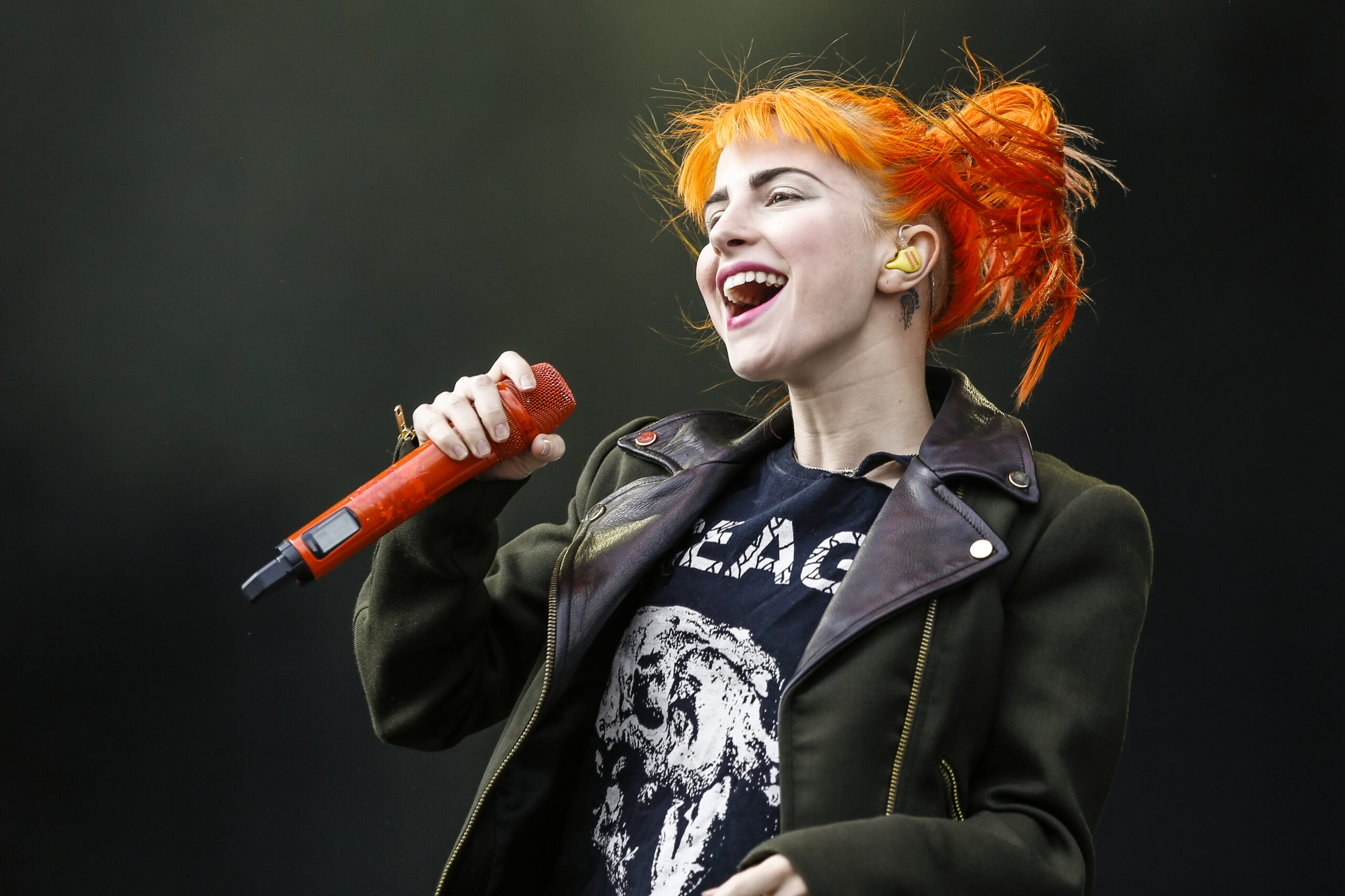 Hayley Williams neck tattoo