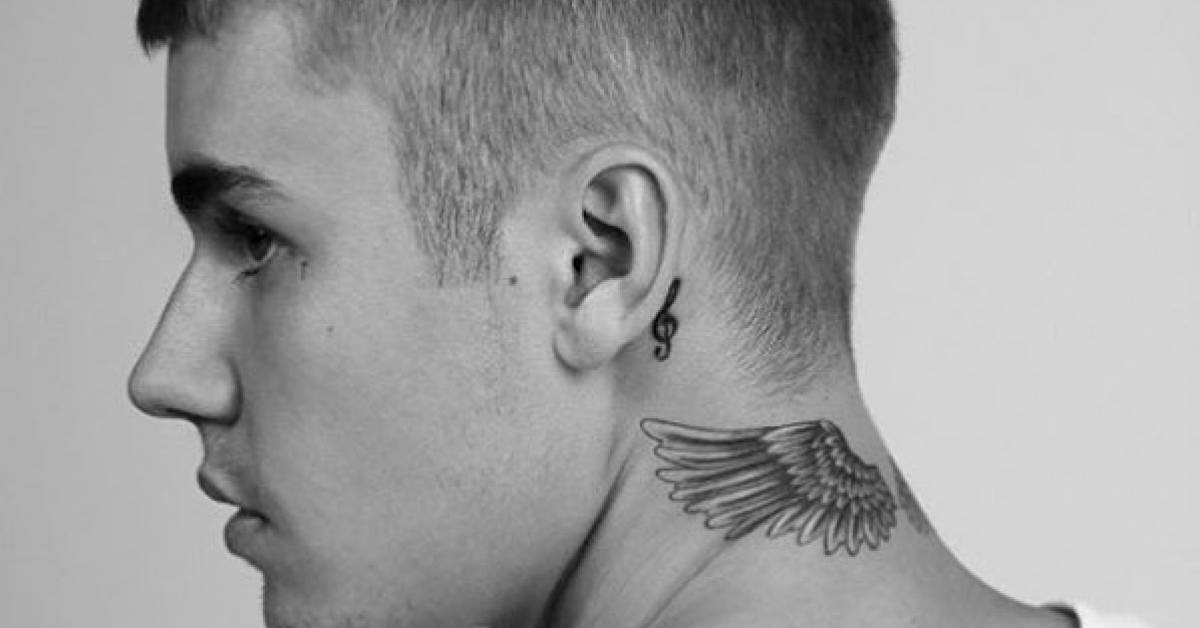Justin Bieber showing the wings tattoo across the back of his neck