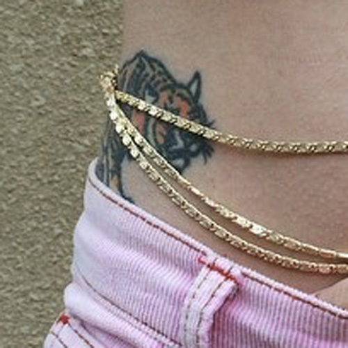 Kali Uchis tiger tattoo on her right hip