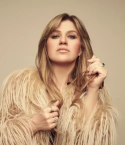 Kelly Clarkson’s Ink Is Full of Little Reminders: Wrist Words, Puzzle Pieces and More