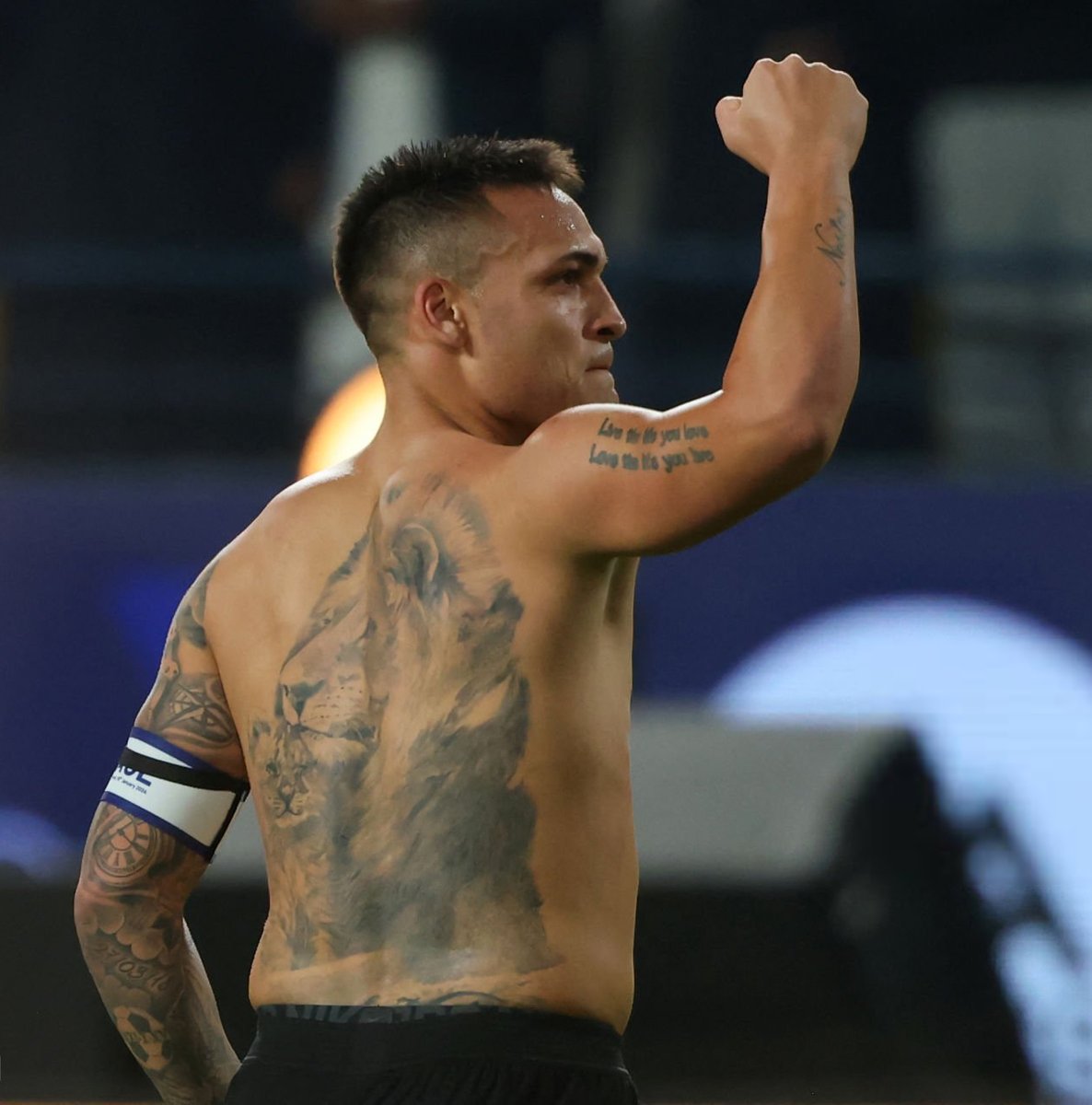 Lautaro Martínez back tattoos with compass clock and quote