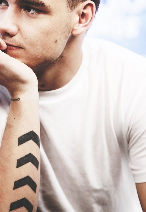 Liam Payne’s four black arrow tattoos on his forearm