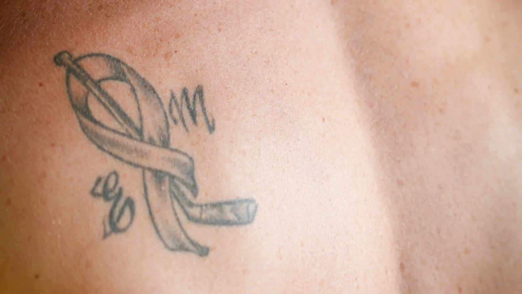 Jared McCann hockey stick and coral ribbon tattoo