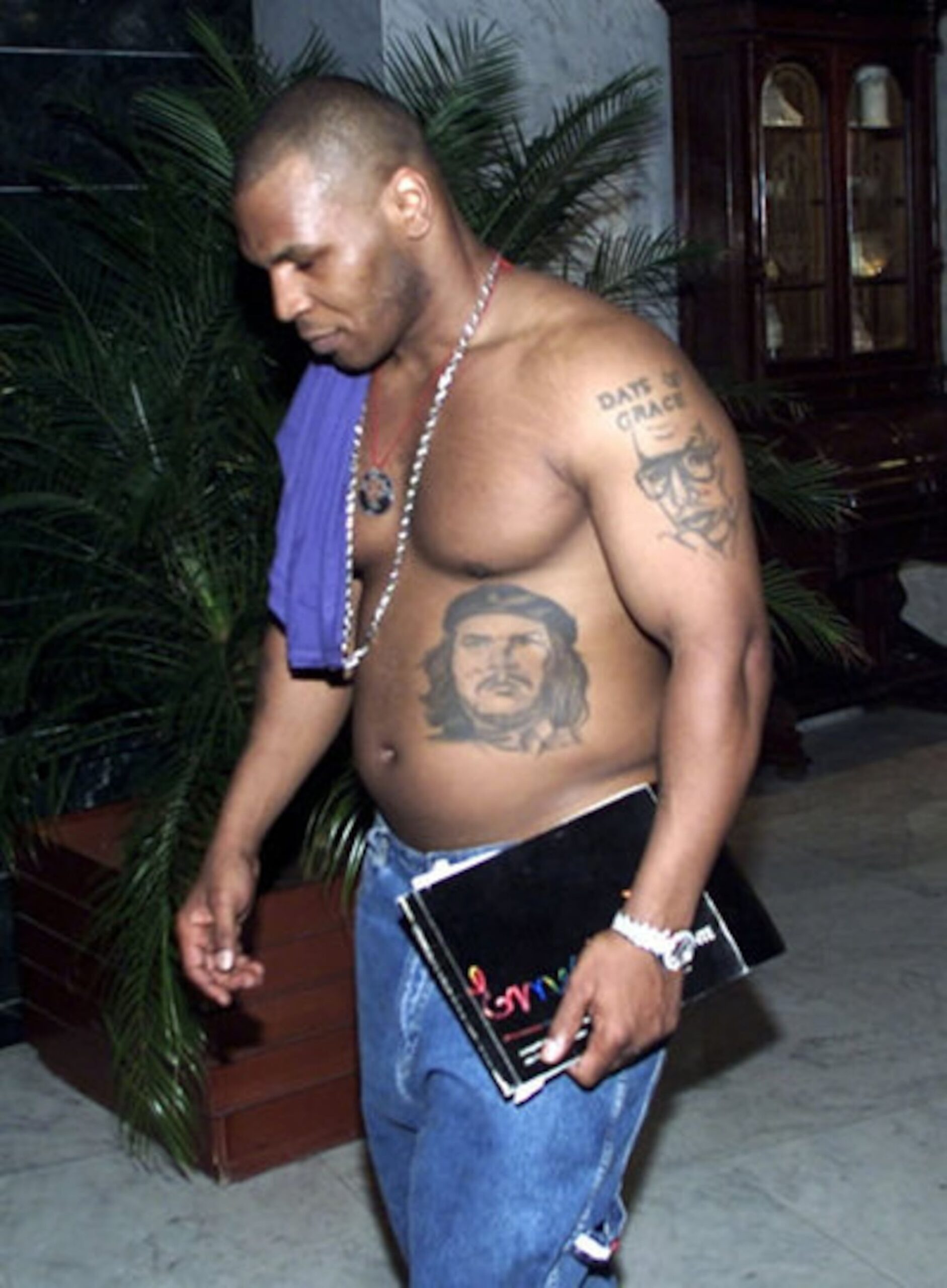 Mike Tyson showing the Che Guevara portrait design on his abdomen