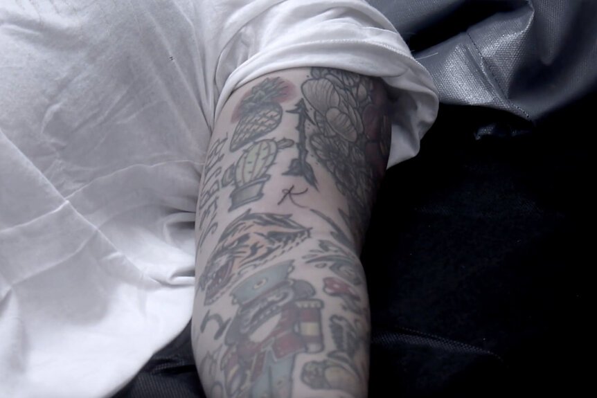 Morgan Wade showing the K initial tattoo made by Kyle Richards on her arm