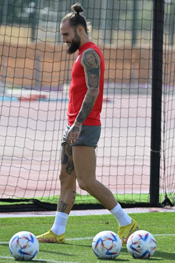 Nemanja Gudelj Serbia eagle and four ocila tattoo on his thigh