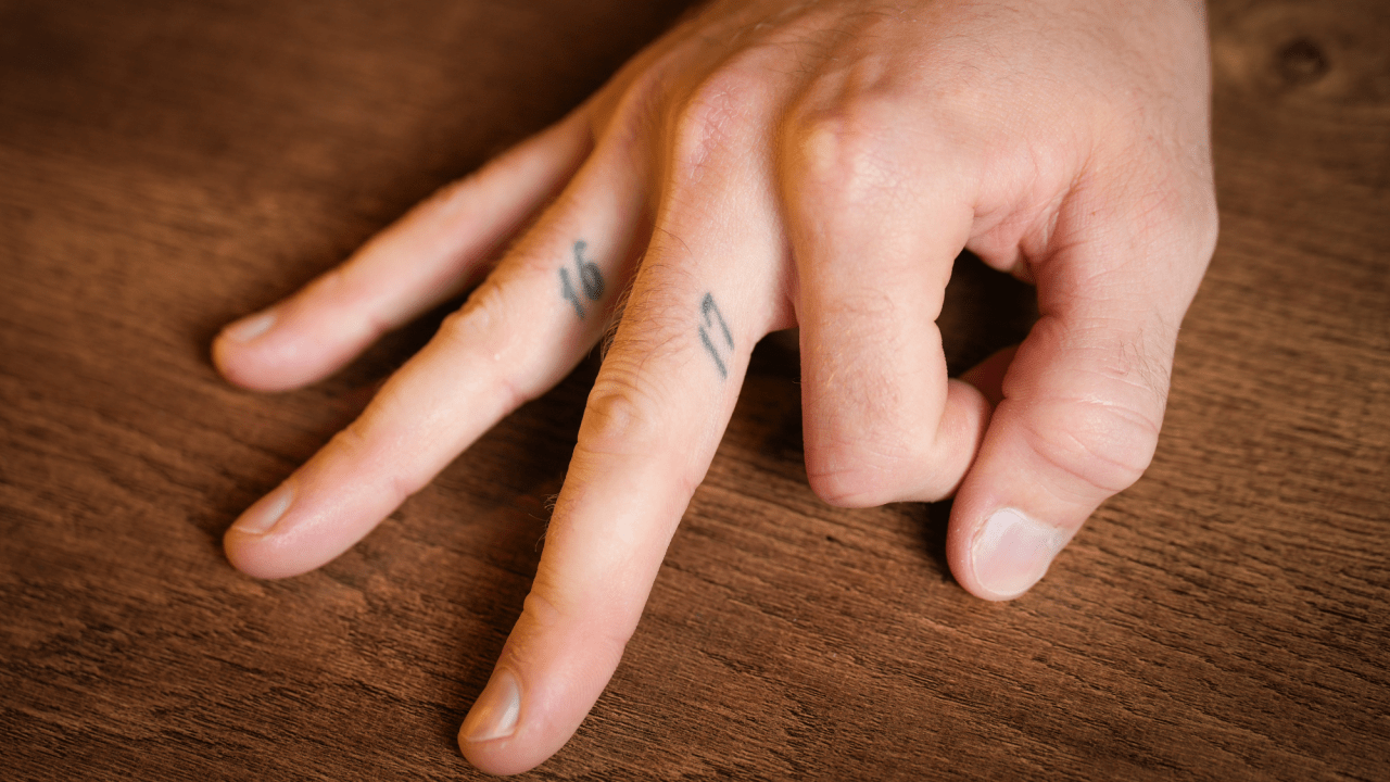 Matt Murray 16 and 17 championship finger tattoos in an official close-up