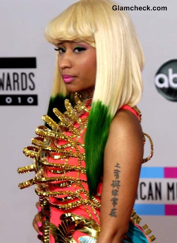 Nicki Minaj showing Chinese characters tattooed on her upper arm