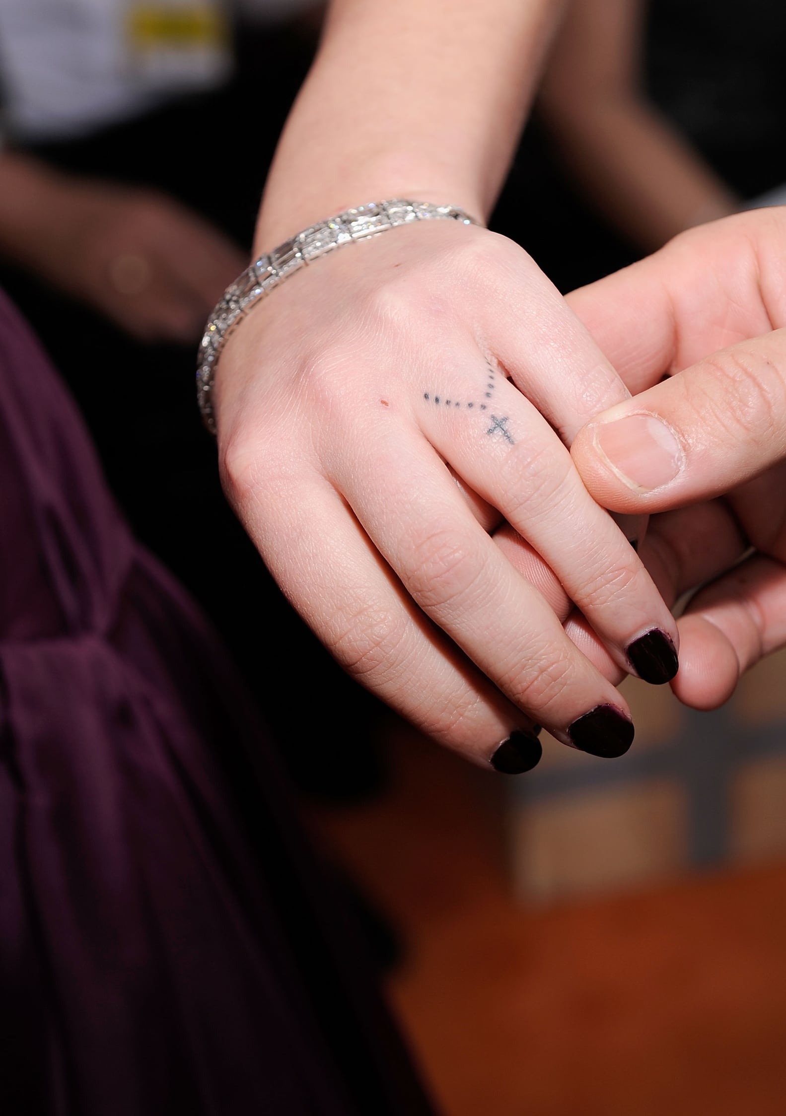 Rumer Willis cross finger tattoo