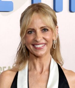 Sarah Michelle Gellar’s Tattoos: Dragonflies, Cherry Blossoms and New Hand Ink