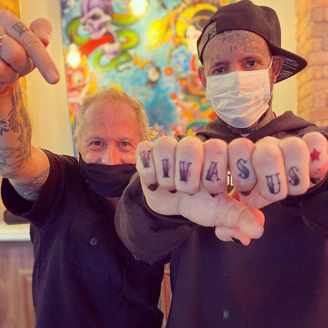 Tico Santa Cruz VIVAS US knuckle tattoo