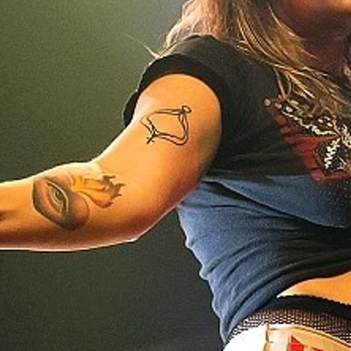 Tove Lo Lady Wood vagina symbol tattoo on her upper arm