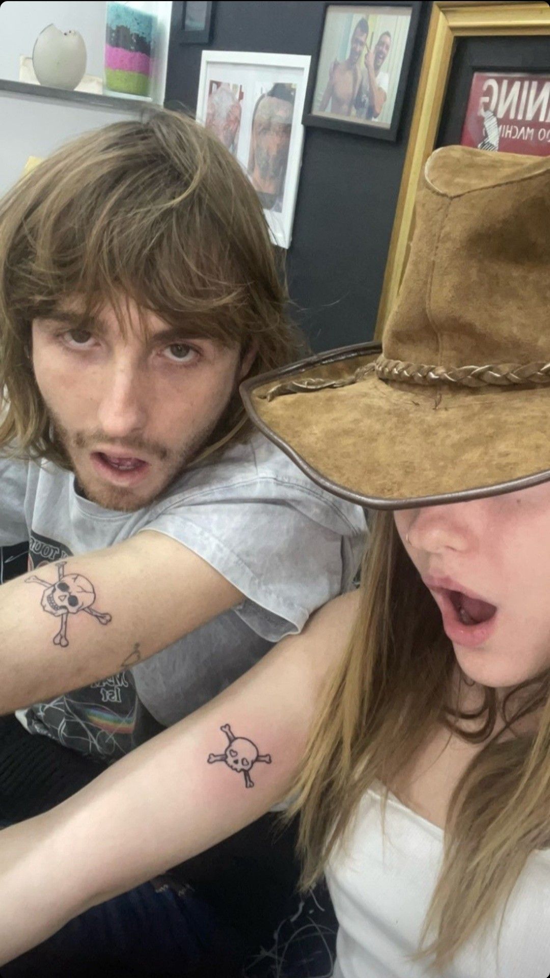 Victoria De Angelis matching MÅ tattoo and band tattoo
