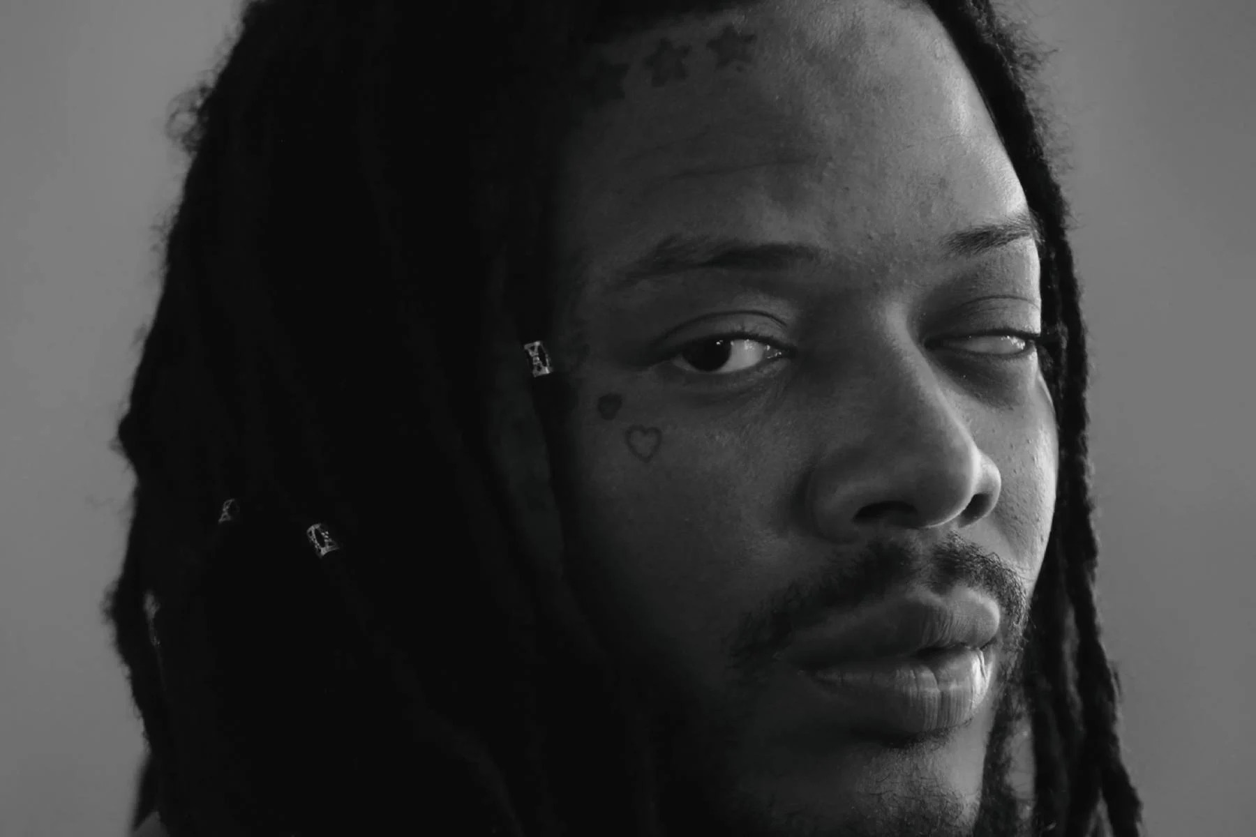 Fetty Wap three stars forehead tattoo