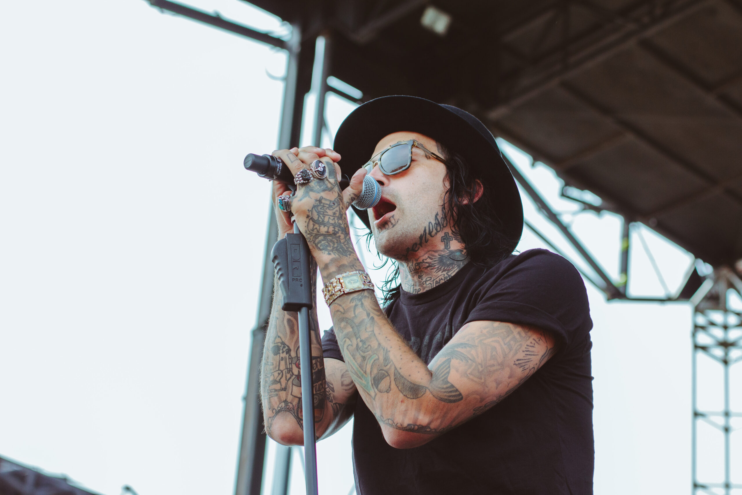 Yelawolf forearm tattoos live