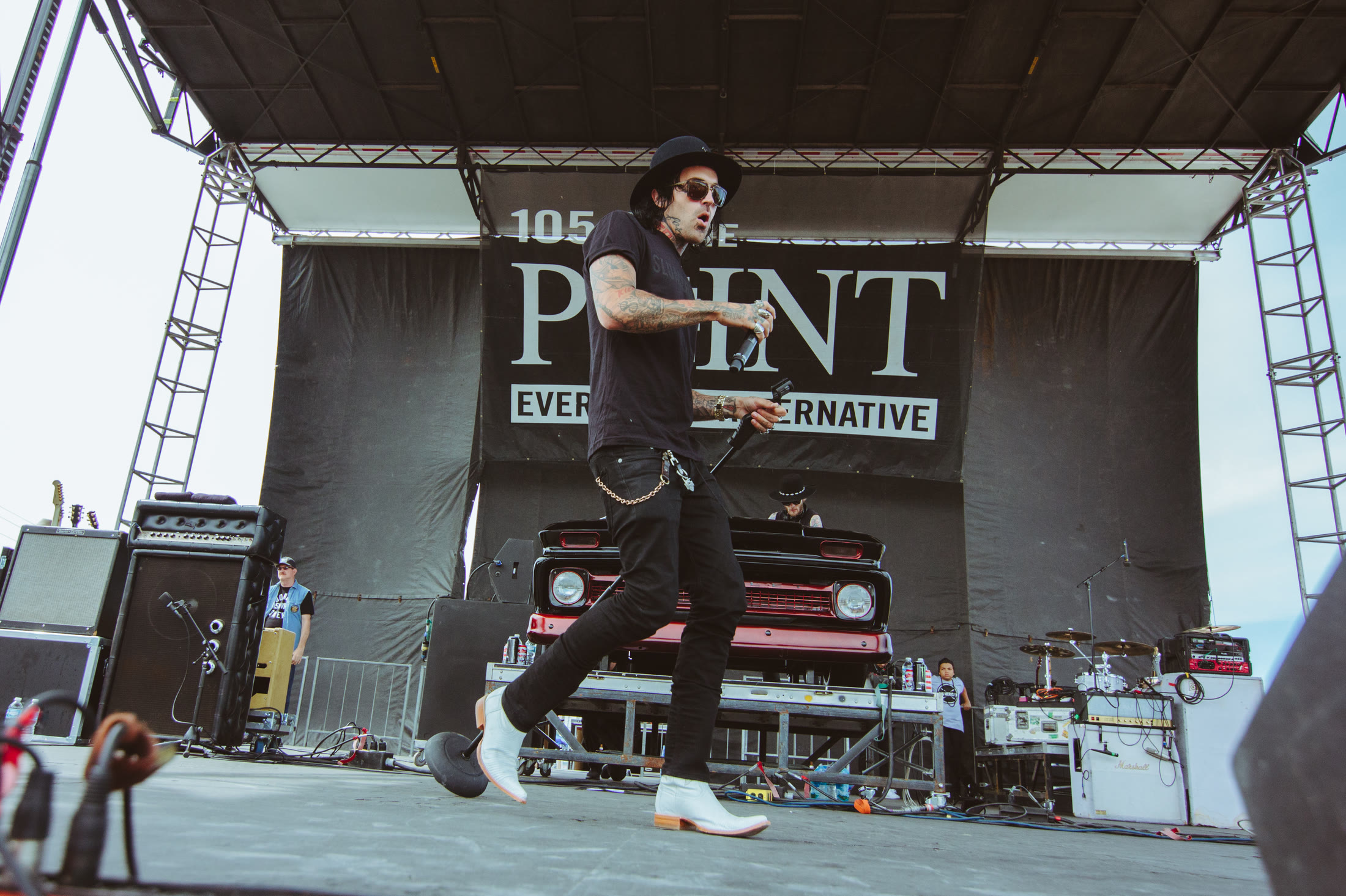 Yelawolf full body tattoos onstage