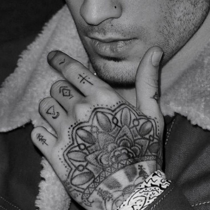 Zayn Malik’s detailed hand tattoos