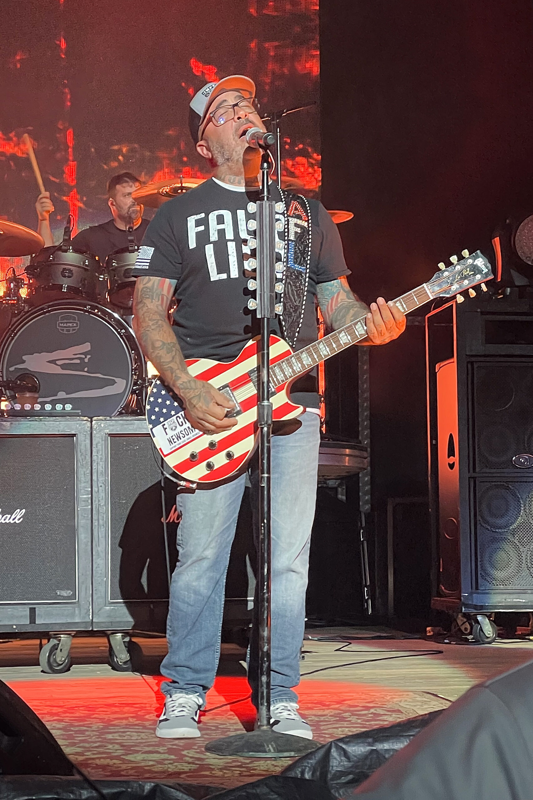 Aaron Lewis full arm tattoos on stage