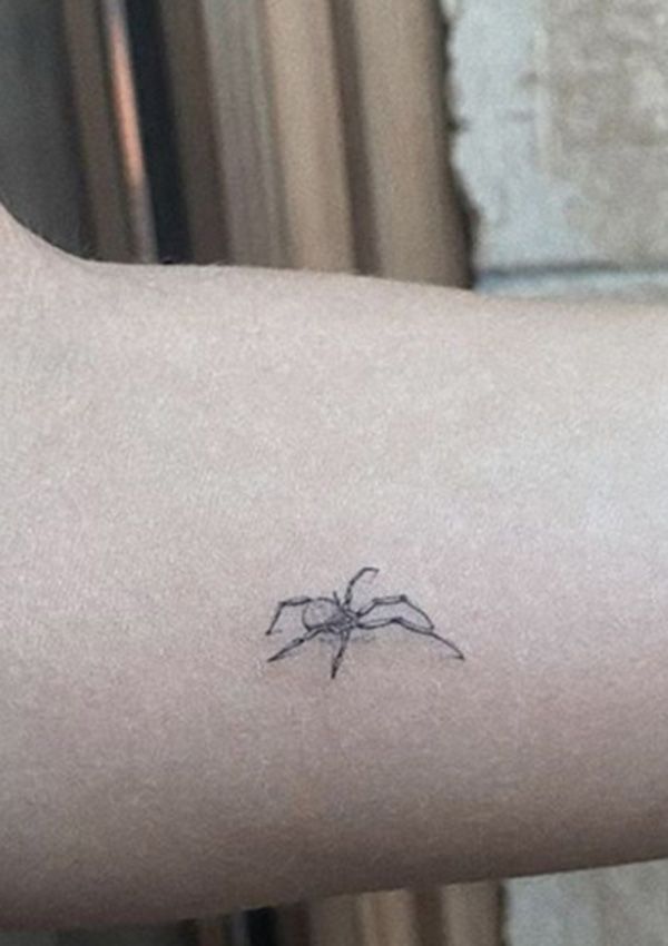 Aitana Ocaña tattoos: small minimalist spider tattoo