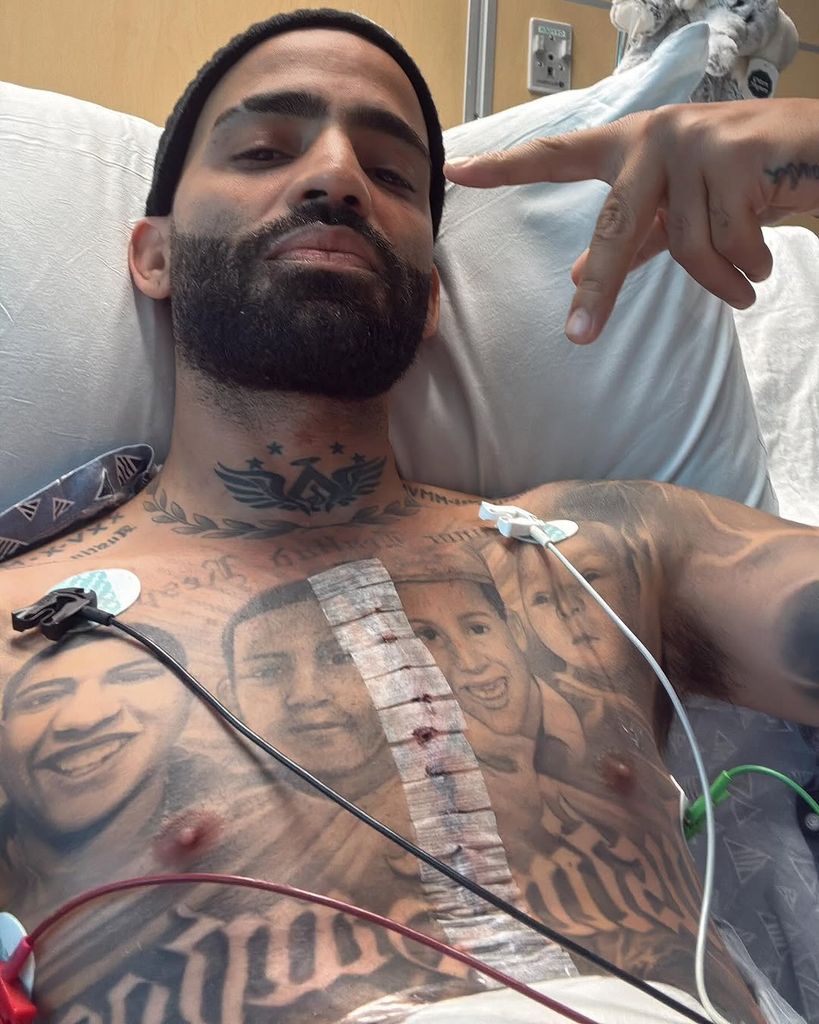 Arcángel tattoos: Tattoo evidence: recovery selfie showing the portrait mural around the surgical dressing.