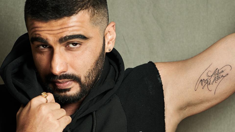 Arjun Kapoor Genuine tattoo evidence for the Latin phrase on the inner arm. Arjun Kapoor tattoos: Genuine tattoo evidence for the Latin phrase on the inner arm.