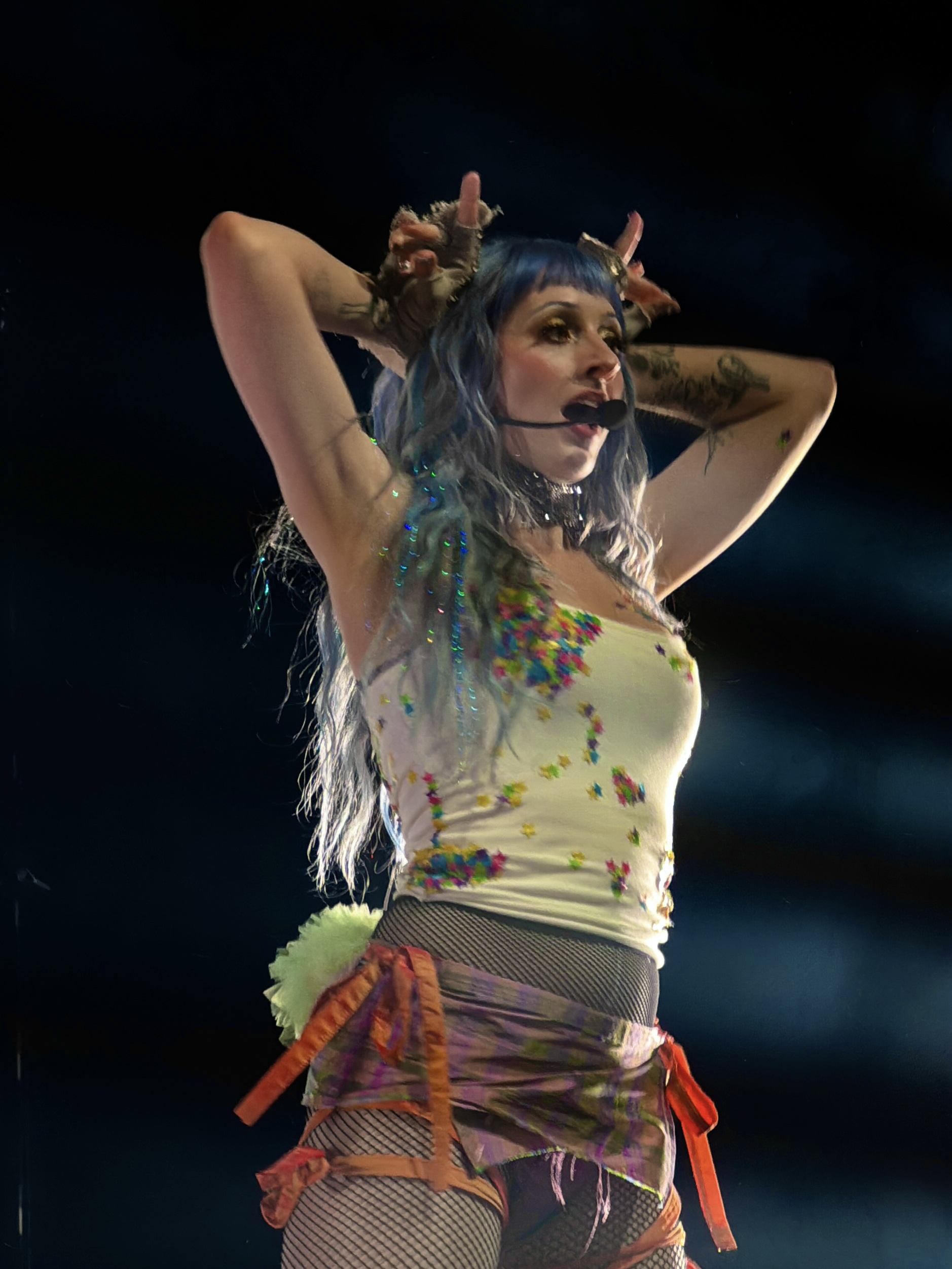 Ashnikko upper arm tattoos at the Warfield