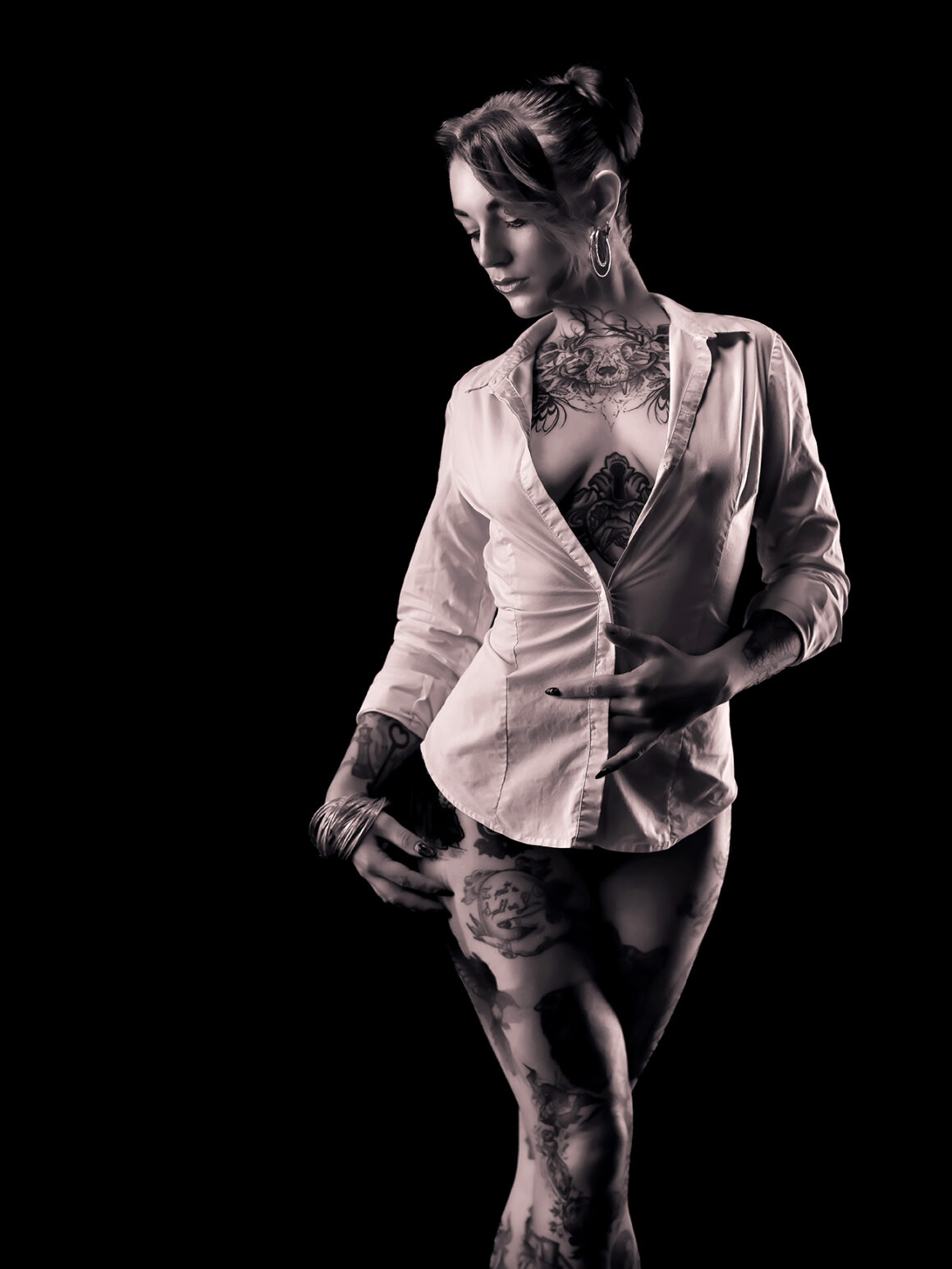 Axelle Fescia tattoos: Show the central stomach tattoo beneath the wider chest composition and its placement relationship.