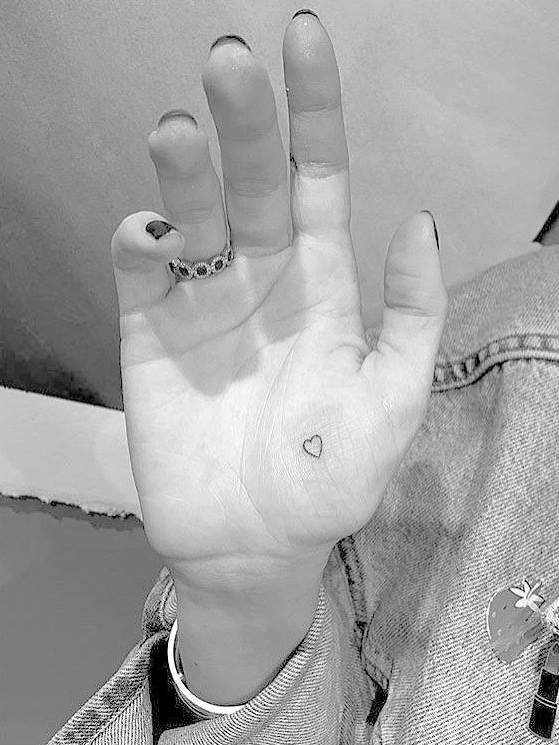 Bella Thorne heart palm tattoo
