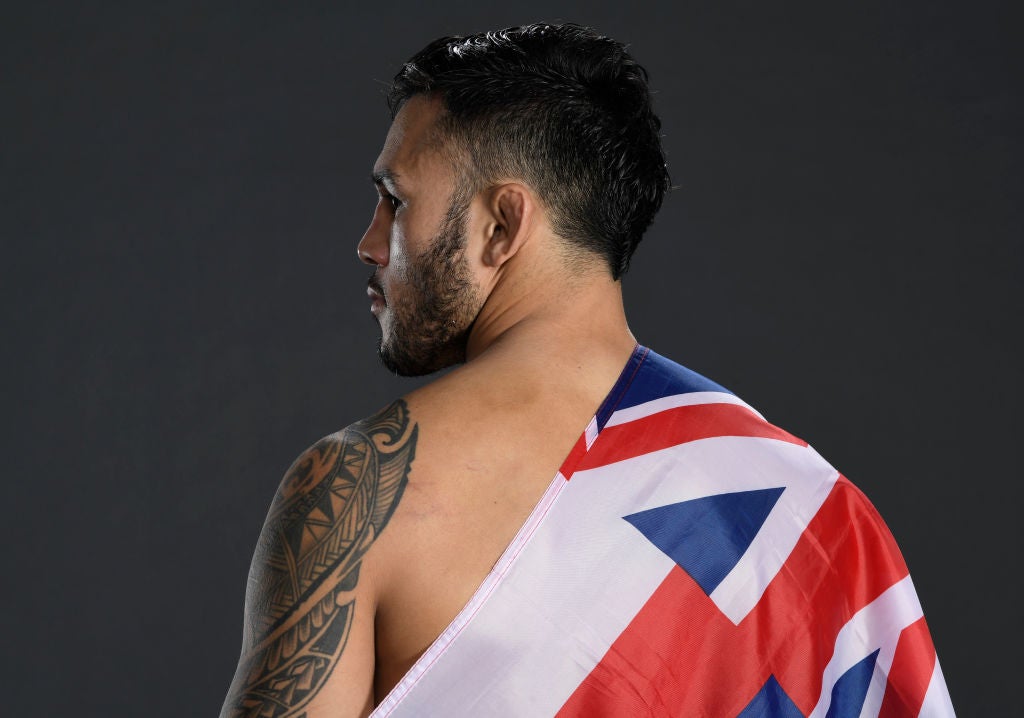 Brad Tavares tattoos: How the pattern wraps around his left shoulder