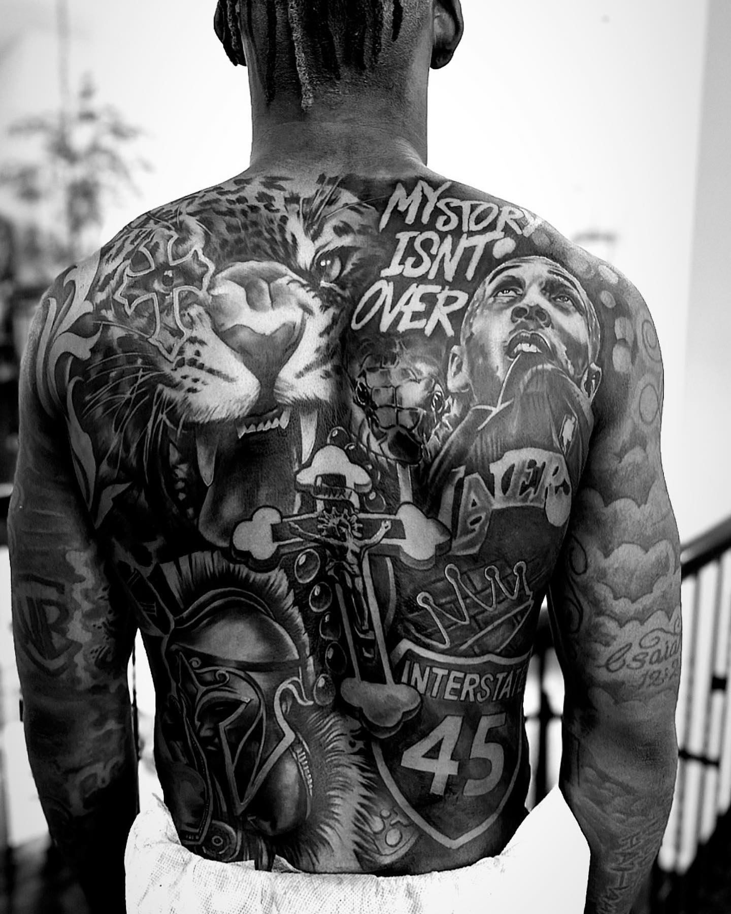 CeeDee Lamb full-back tattoo CeeDee Lamb tattoos: CeeDee Lamb tattoo article inline image