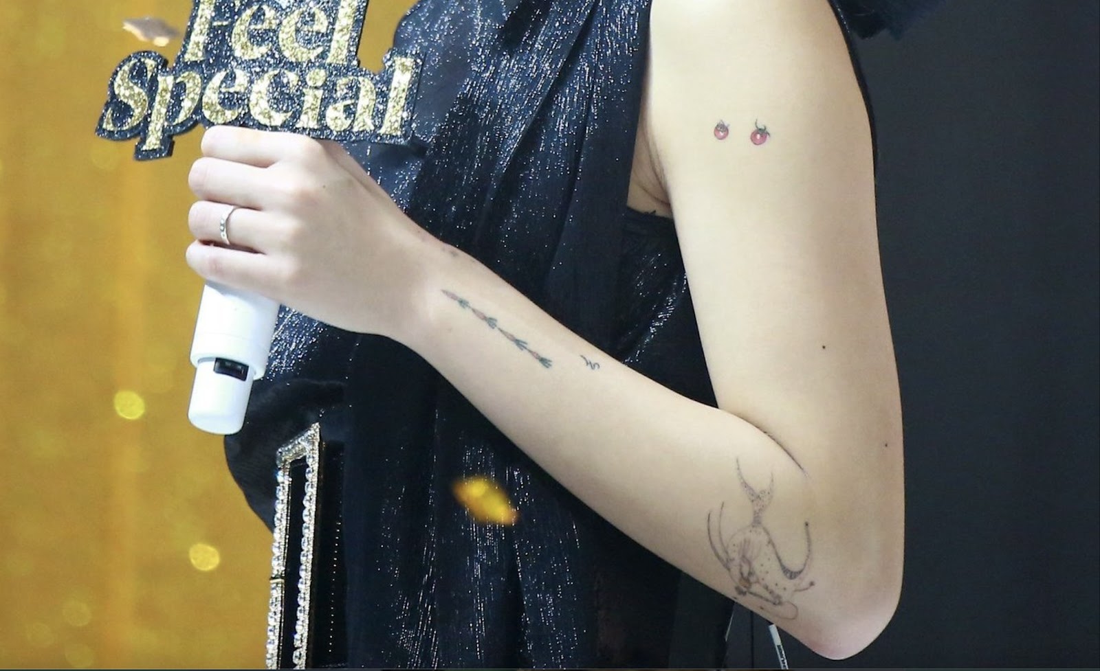 Chaeyoung tattoos: inline