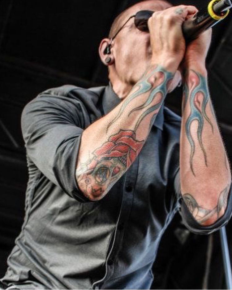 Chester Bennington red and blue flame forearm tattoos on stage