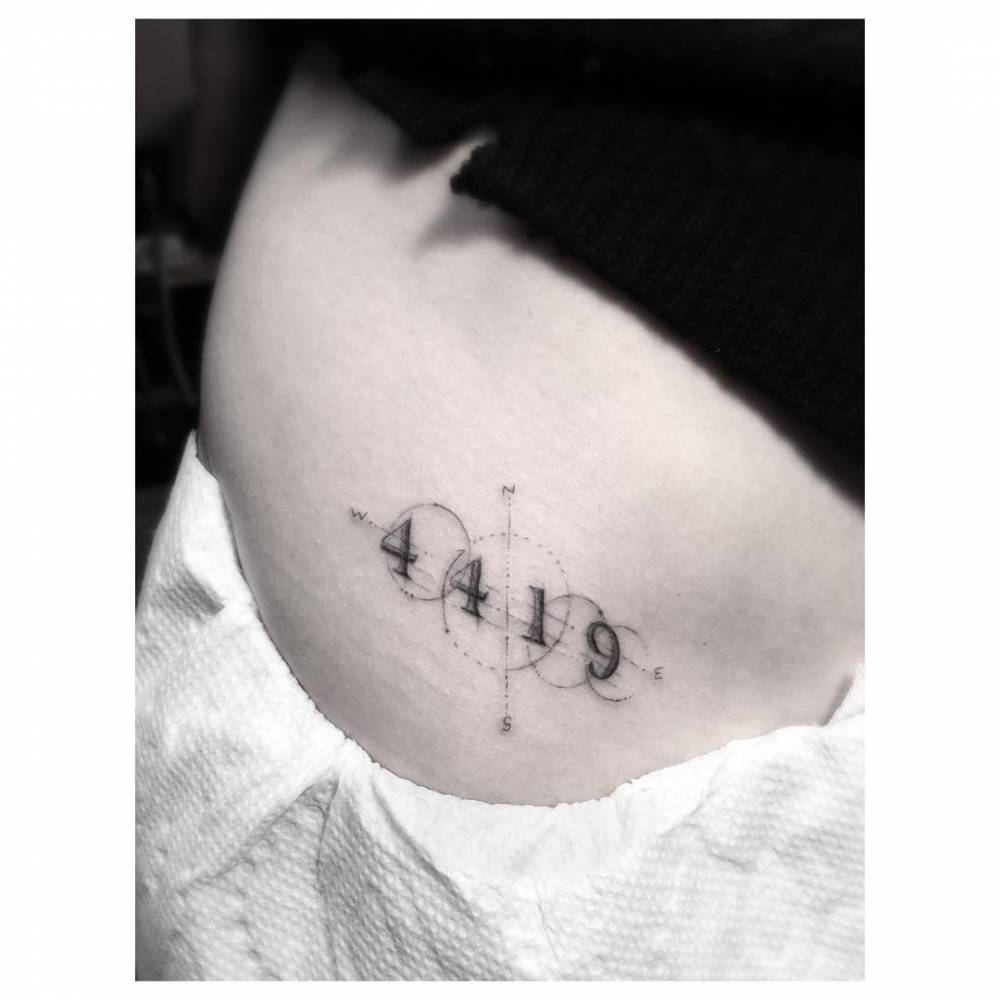 Chloe Grace Moretz 4419 hip tattoo