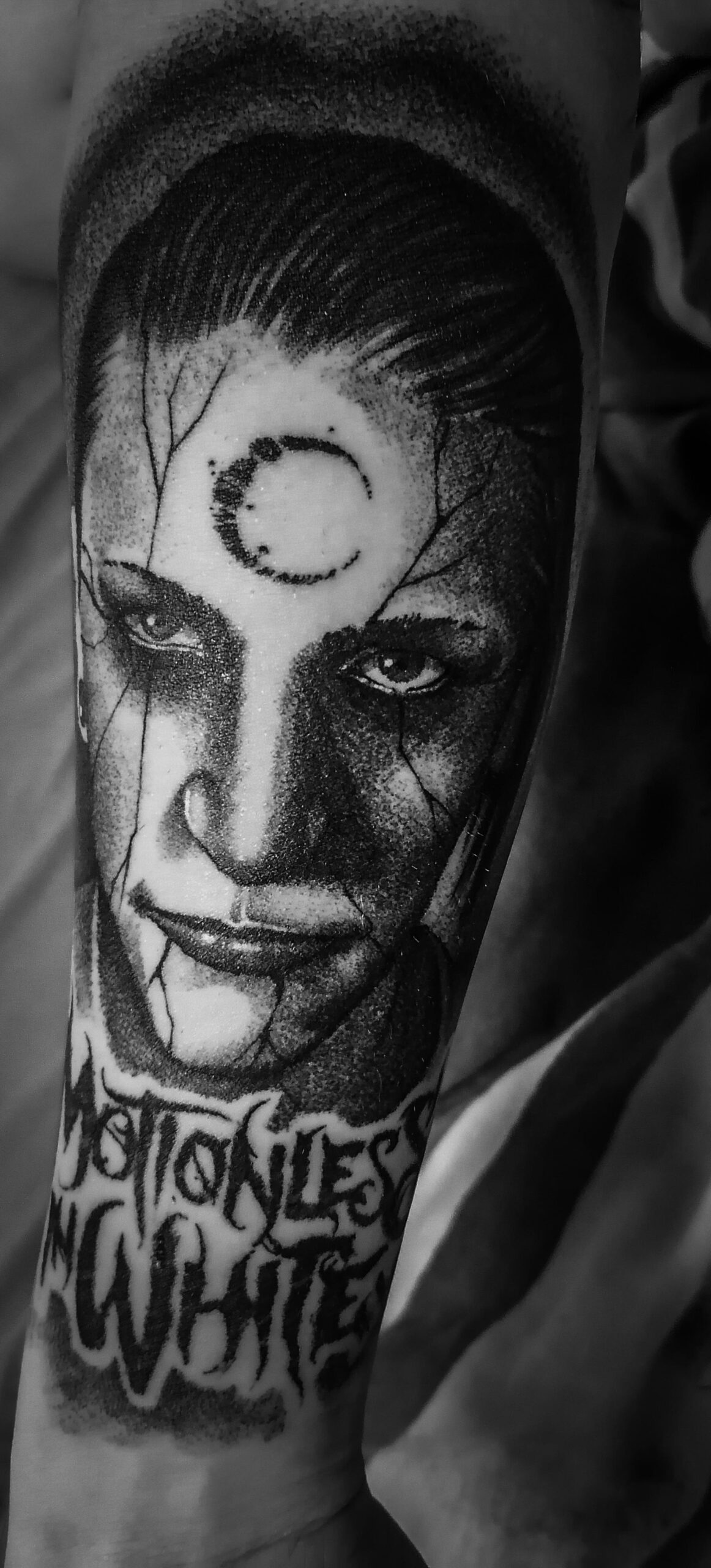 Chris Motionless hand tattoos