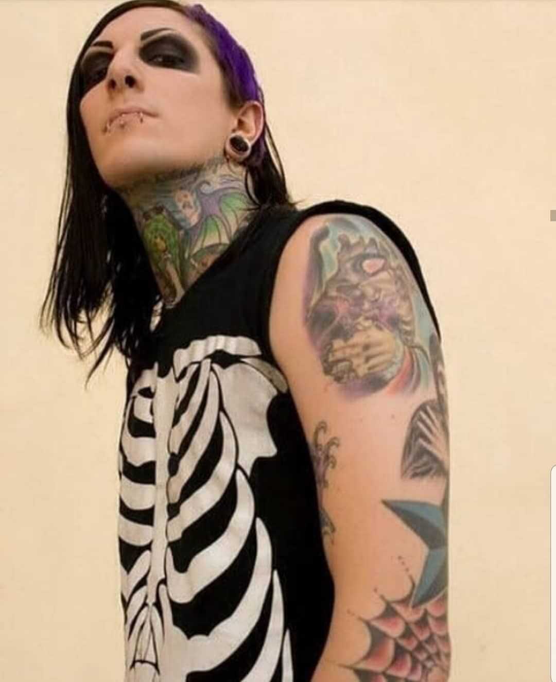 Chris Motionless neck tattoo
