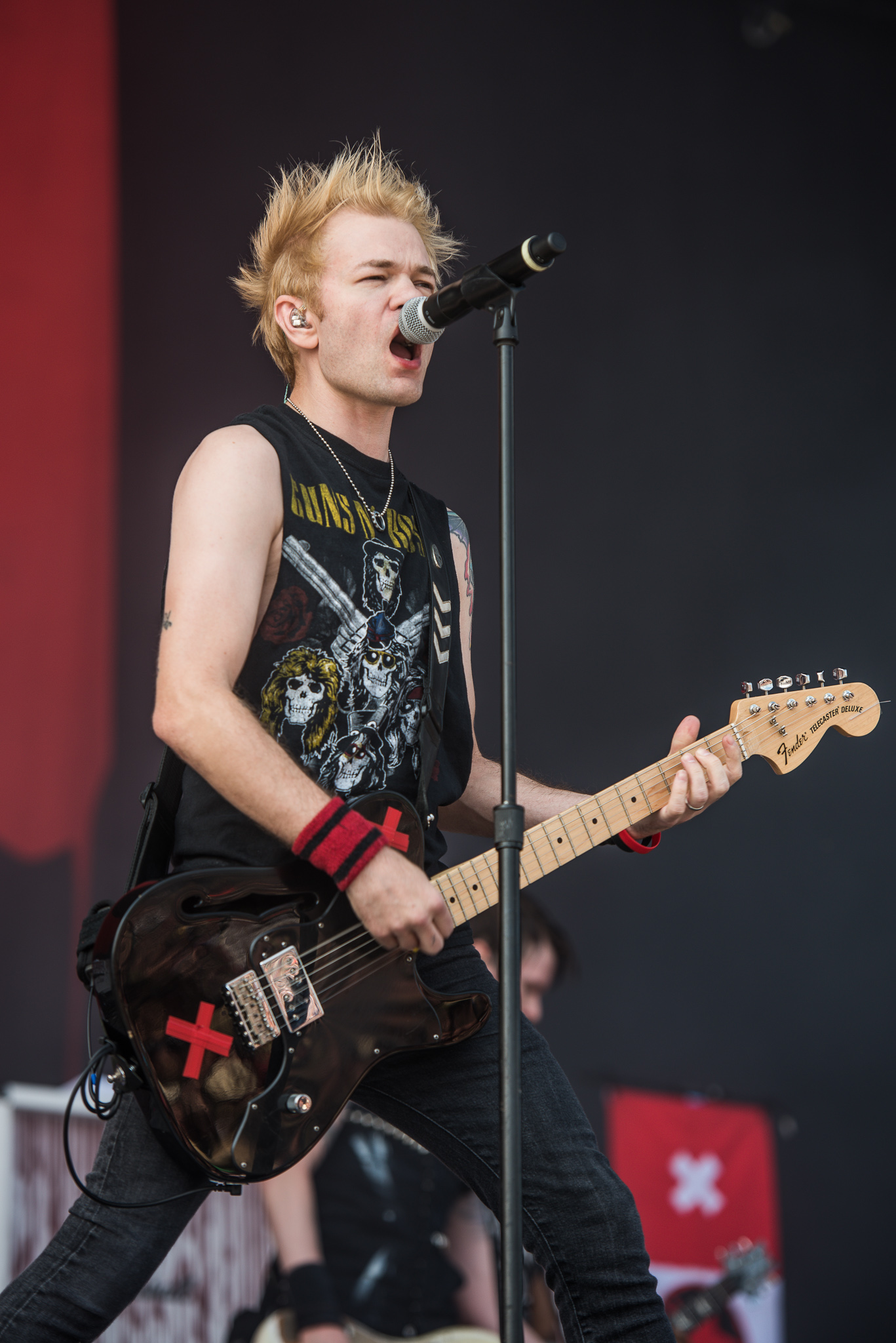 Deryck Whibley 2017 stage tattoos