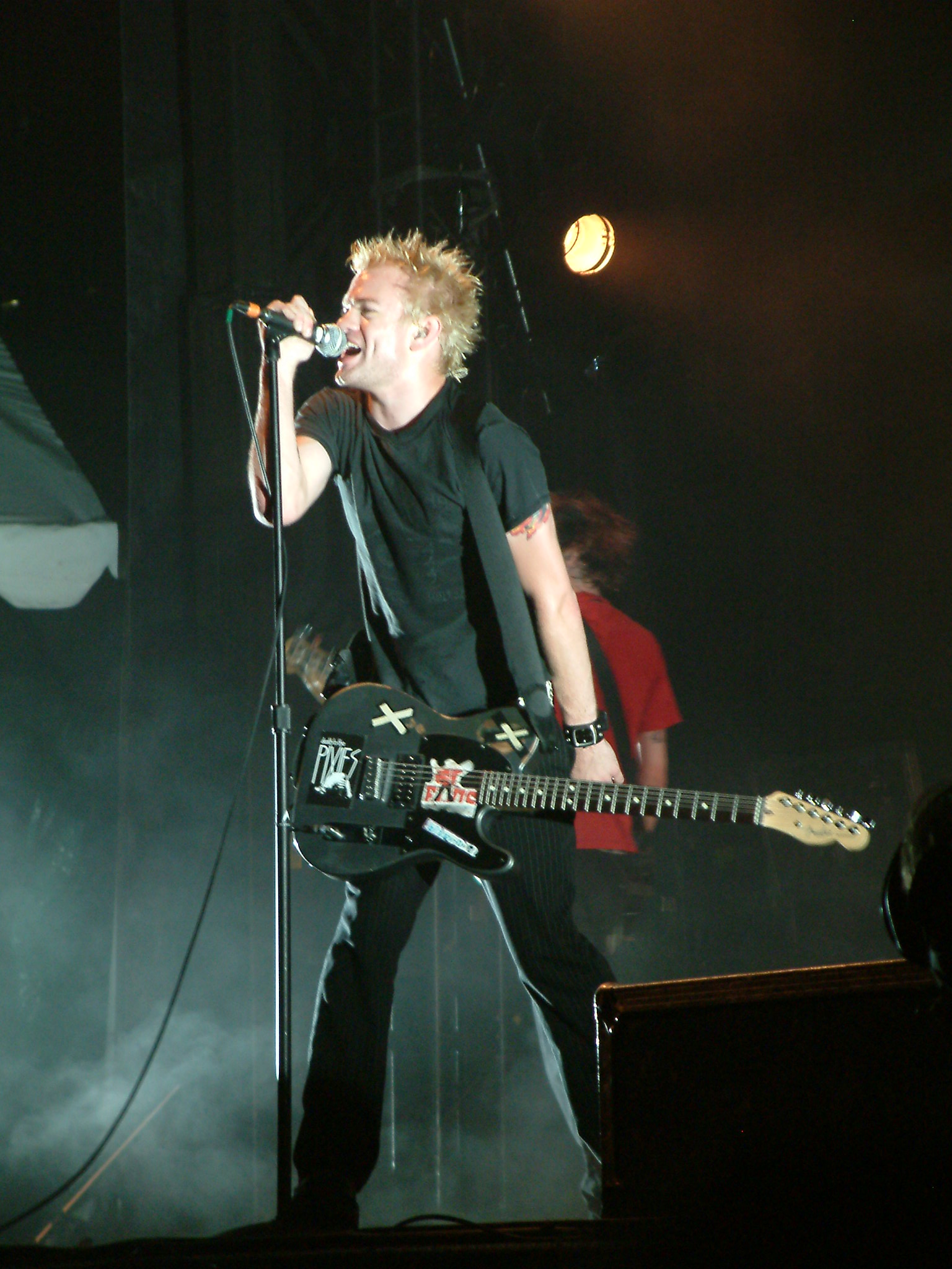 Deryck Whibley singing arm tattoo