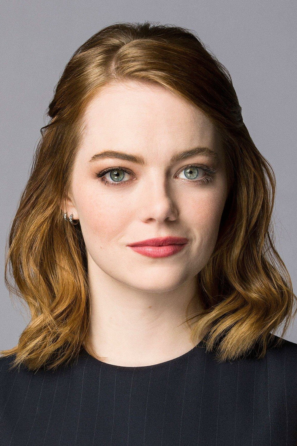 Emma Stone in a contextual photograph: Contextual portrait; not tattoo evidence.; not tattoo evidence