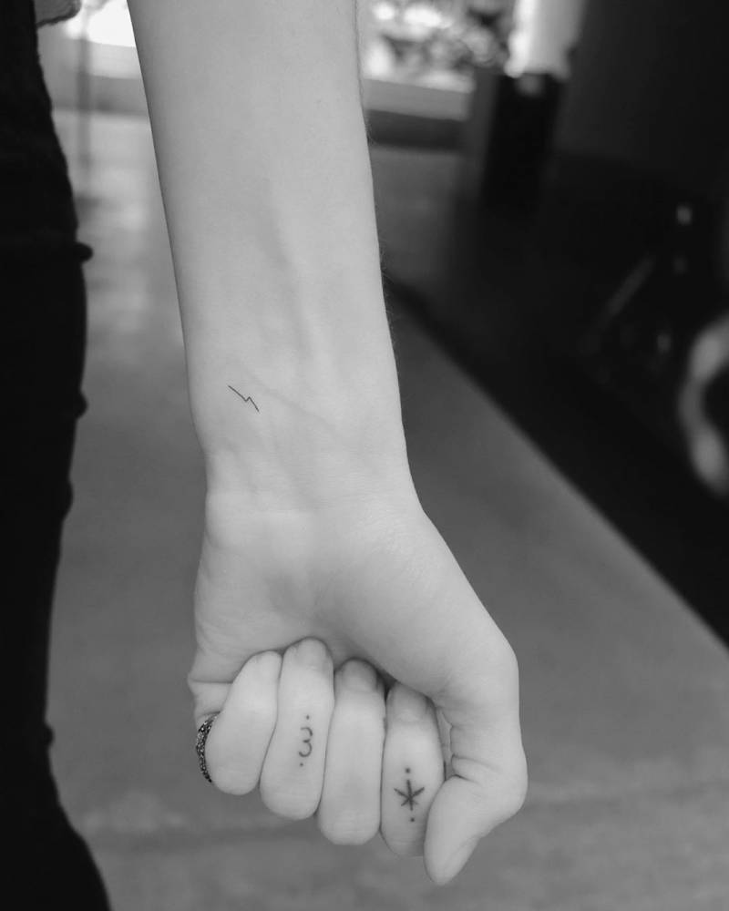 Florence Welch wrist lightning and finger tattoos