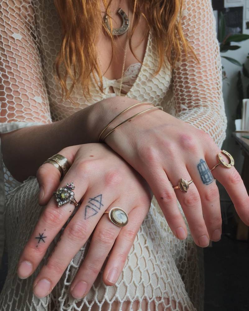 Florence Welch small star finger tattoo