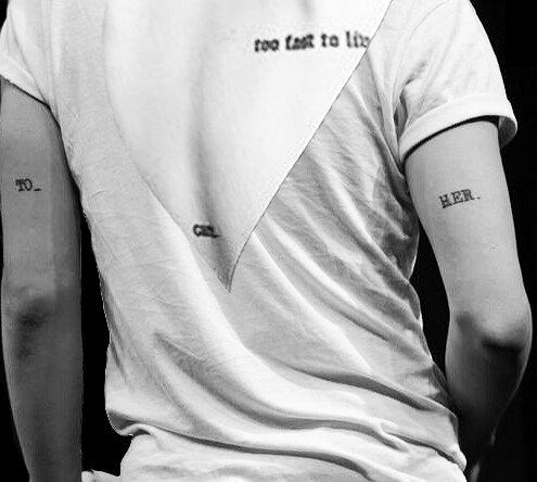 G-Dragon showing the To Get Her together tattoos